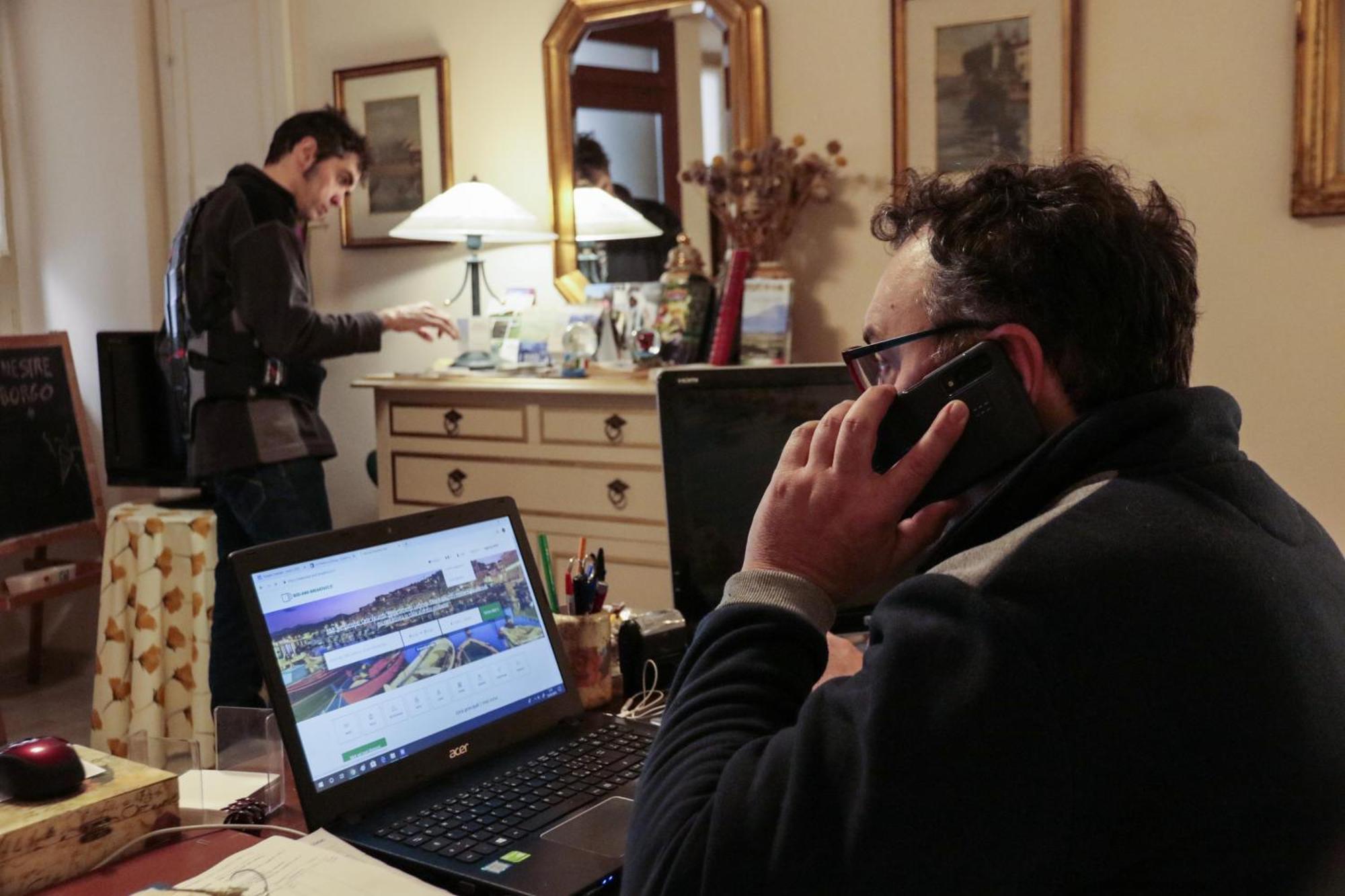 Le Finestre Sul Borgo Rooms Πεσκιέρα ντελ Γκάρντα Εξωτερικό φωτογραφία