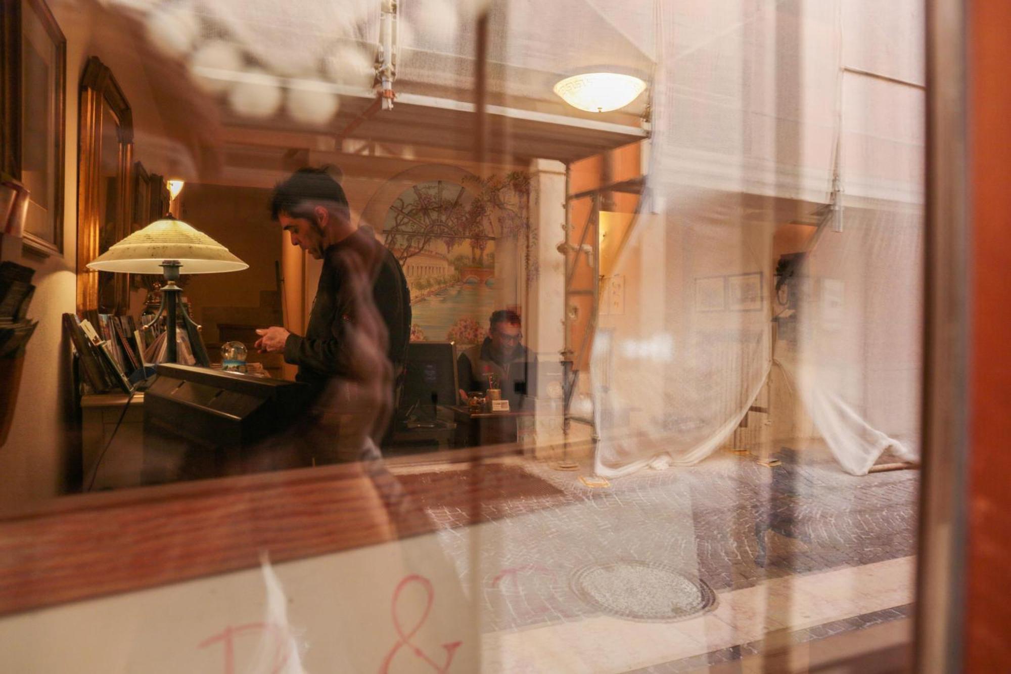 Le Finestre Sul Borgo Rooms Πεσκιέρα ντελ Γκάρντα Εξωτερικό φωτογραφία