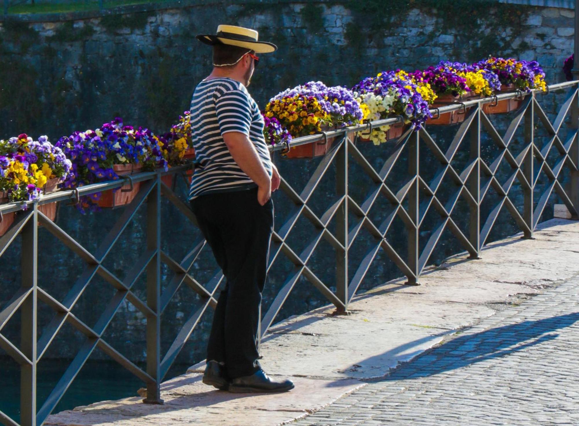 Le Finestre Sul Borgo Rooms Πεσκιέρα ντελ Γκάρντα Εξωτερικό φωτογραφία