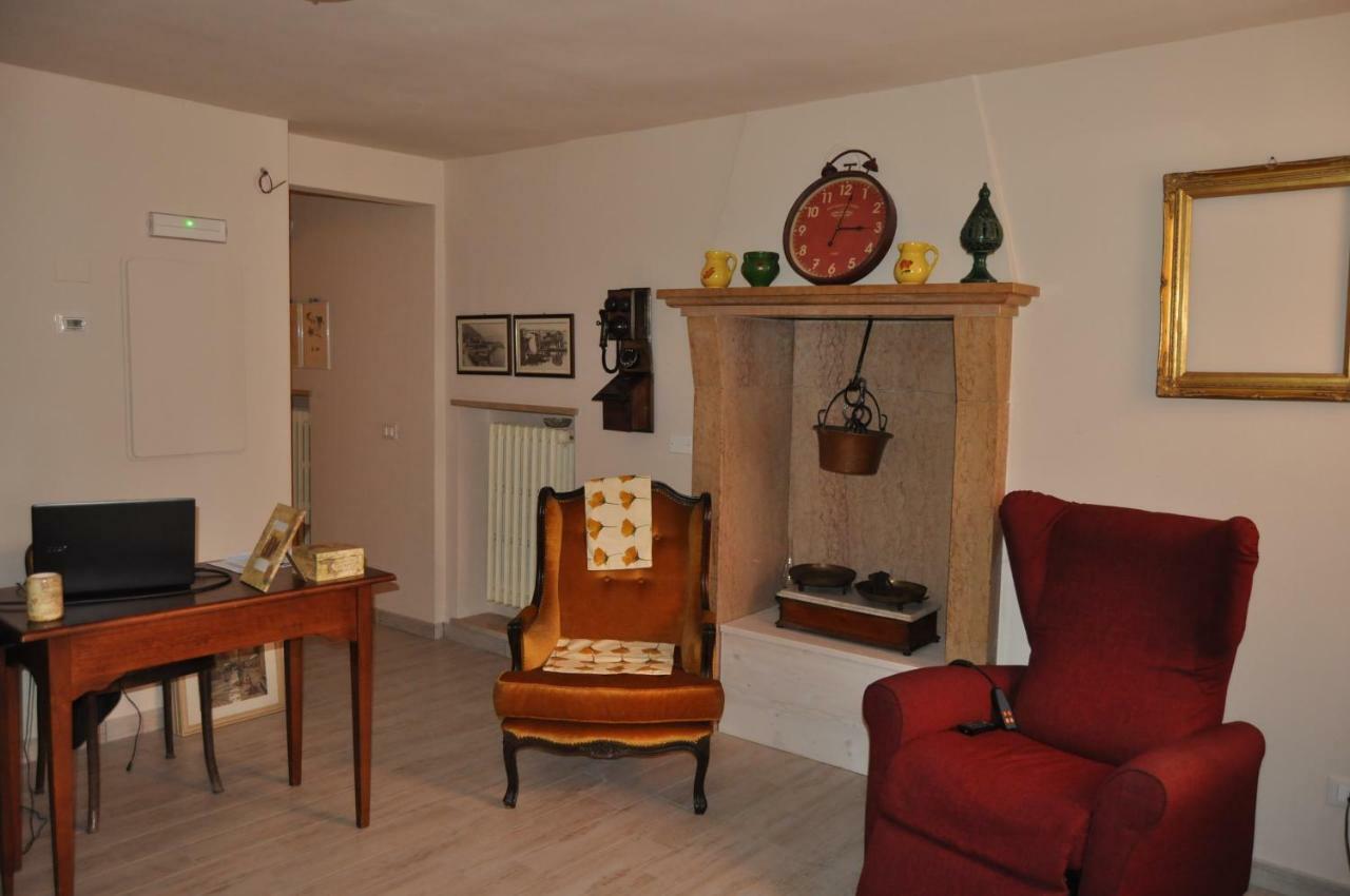Le Finestre Sul Borgo Rooms Πεσκιέρα ντελ Γκάρντα Εξωτερικό φωτογραφία