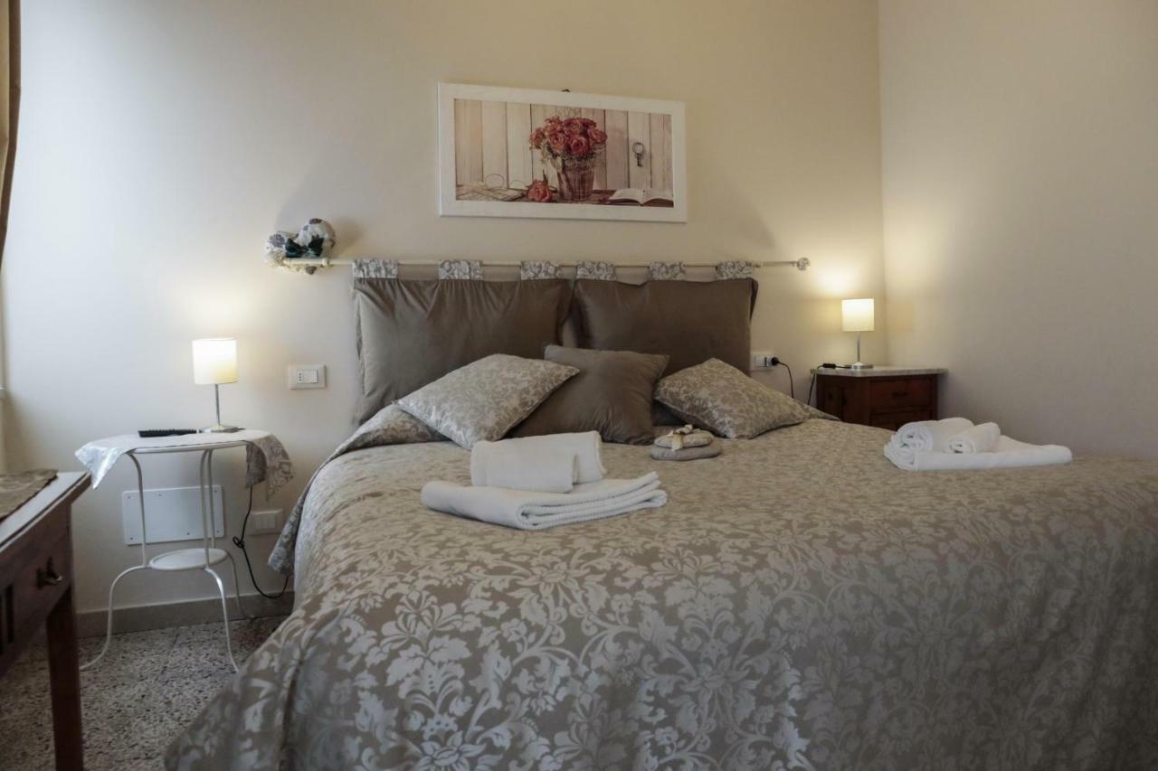 Le Finestre Sul Borgo Rooms Πεσκιέρα ντελ Γκάρντα Εξωτερικό φωτογραφία