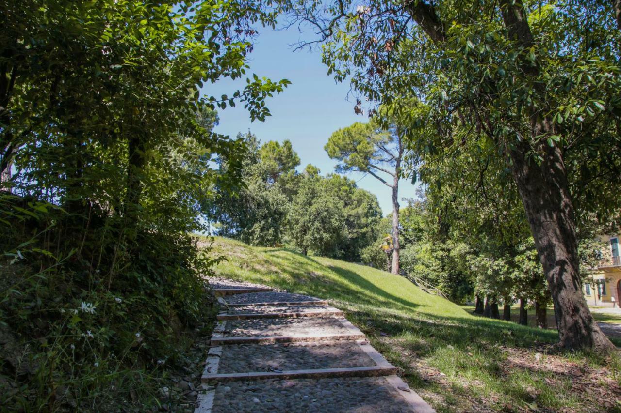 Le Finestre Sul Borgo Rooms Πεσκιέρα ντελ Γκάρντα Εξωτερικό φωτογραφία