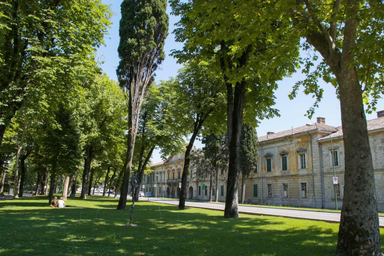 Le Finestre Sul Borgo Rooms Πεσκιέρα ντελ Γκάρντα Εξωτερικό φωτογραφία