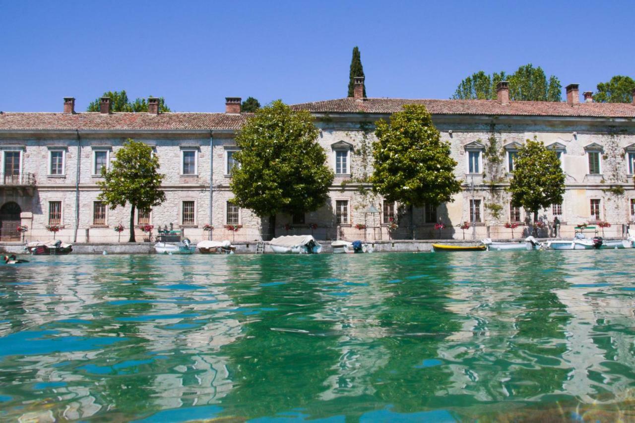 Le Finestre Sul Borgo Rooms Πεσκιέρα ντελ Γκάρντα Εξωτερικό φωτογραφία